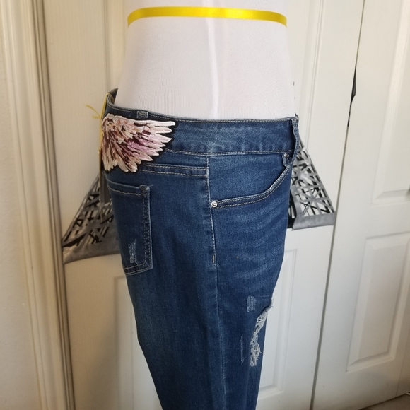 Distressed Stretchy Blue Jean with Back Embroidered Lips Wings Decor Large New - Picture 4 of 10